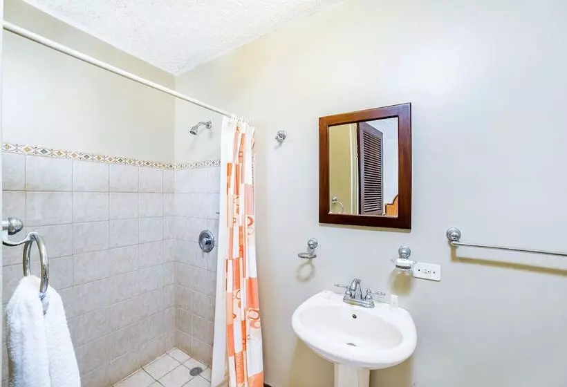 هتل Pueblo Dorado