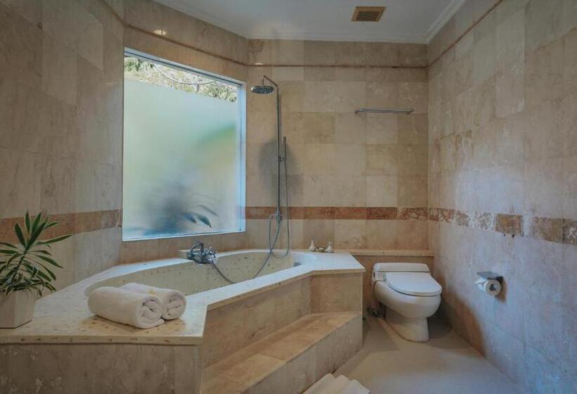 Parigata Villas Resort