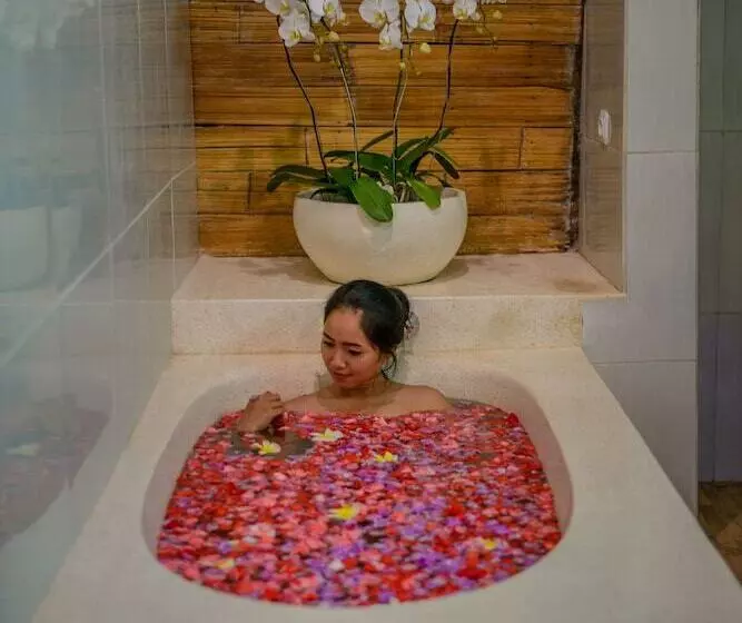 Hotelli Keramas Sacred River Retreat Resort And Villa