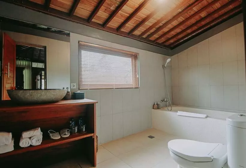 Hotelli Keramas Sacred River Retreat Resort And Villa