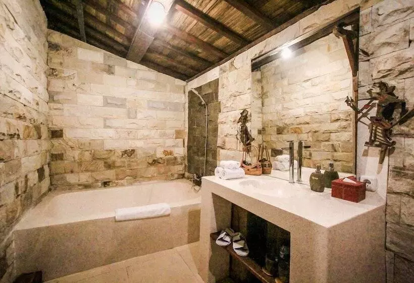 Hotelli Keramas Sacred River Retreat Resort And Villa