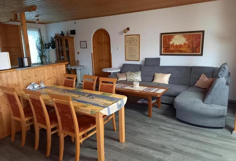 ペンション Hévízi Fecskefészek