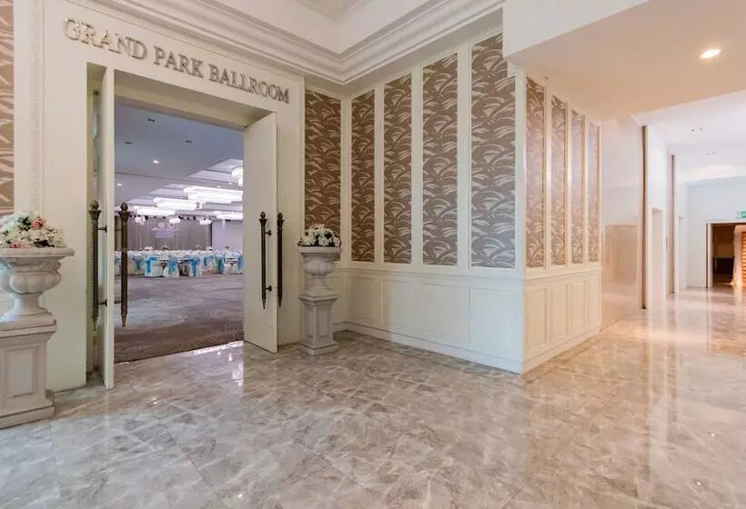 Avana Hotel And Convention Centre