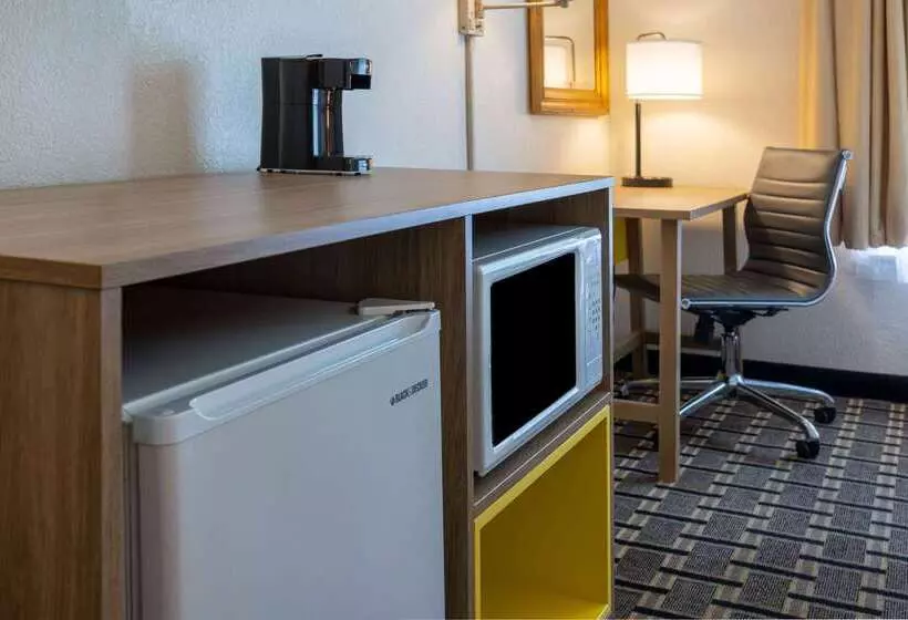 Hotel Carolina A Days Inn By Wyndham