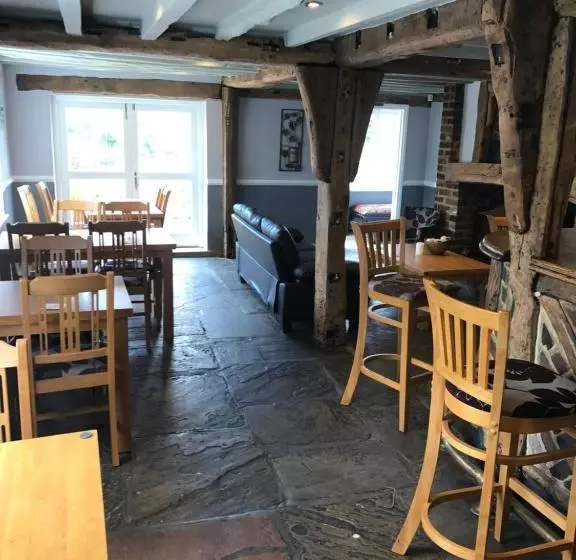 Отель The Cherry Tree Inn