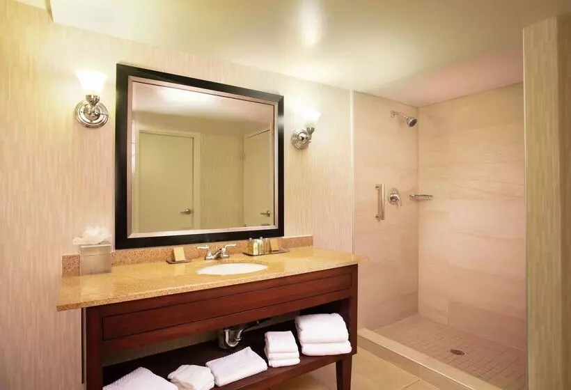 هتل Doubletree By Hilton Columbia, Sc