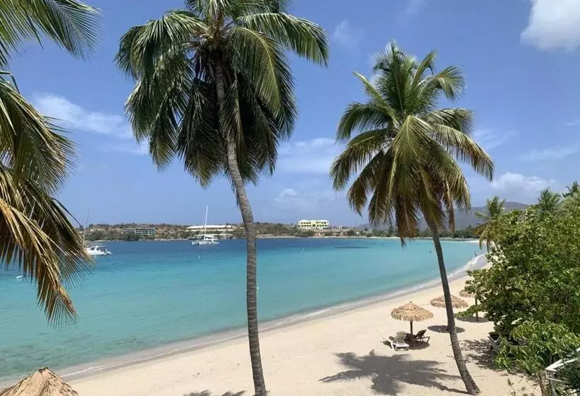 هتل Emerald Beach Resort