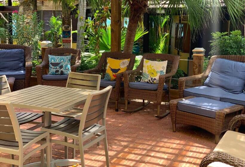 Hotel Emerald Beach Resort