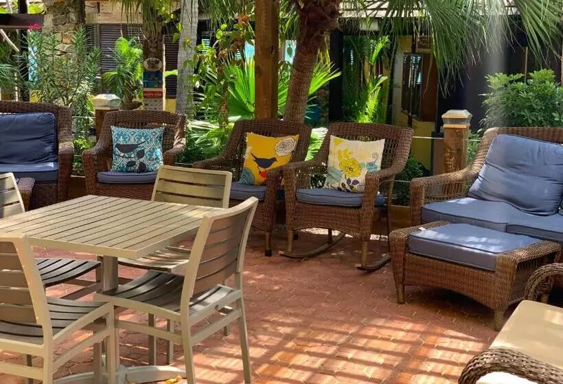 هتل Emerald Beach Resort