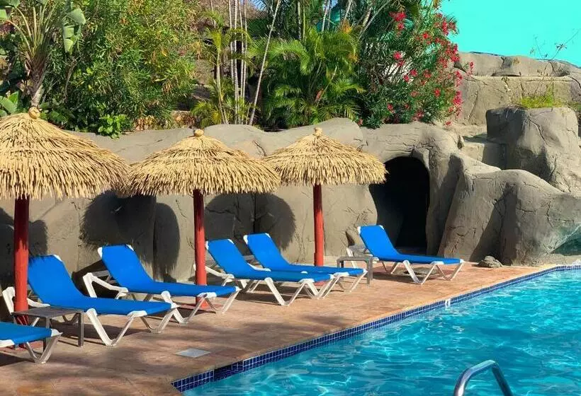 هتل Emerald Beach Resort