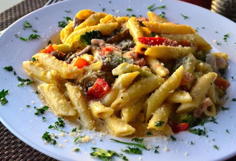 Hotel Emerald Beach Resort