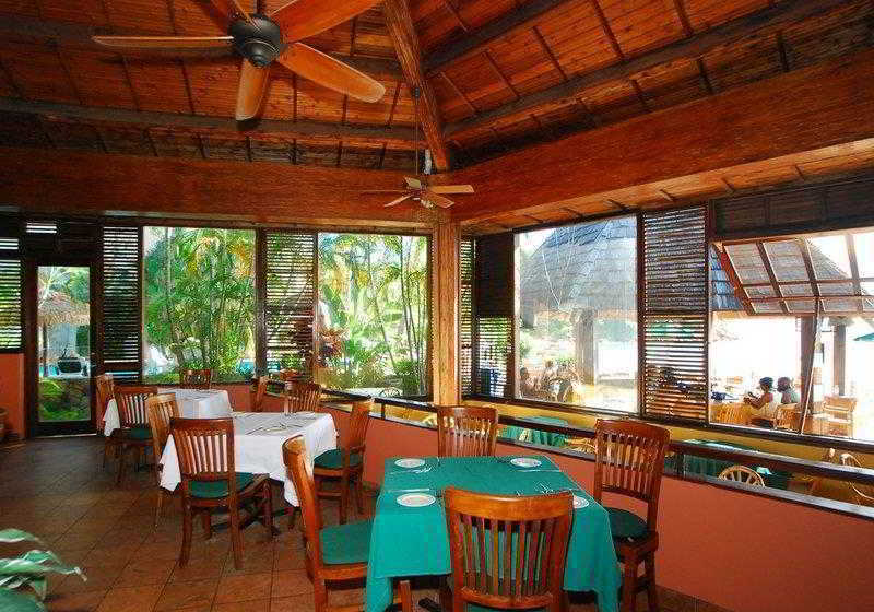 Hotel Emerald Beach Resort