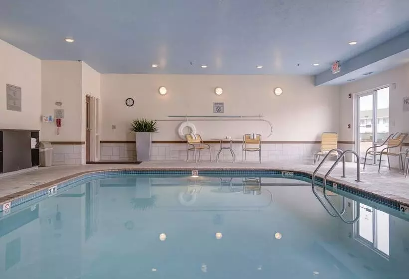 هتل Comfort Inn & Suites Green Bay Stadium Area