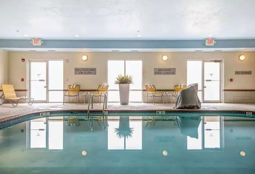 هتل Comfort Inn & Suites Green Bay Stadium Area