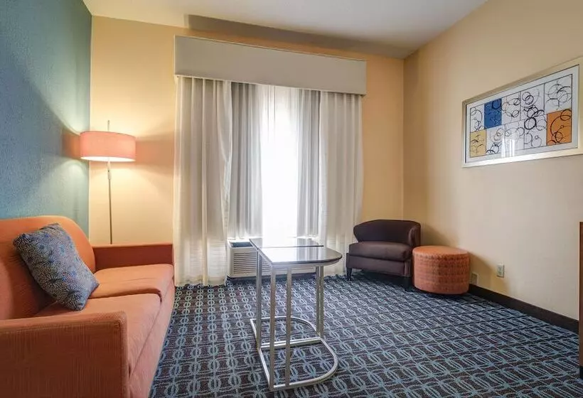 هتل Comfort Inn & Suites Green Bay Stadium Area