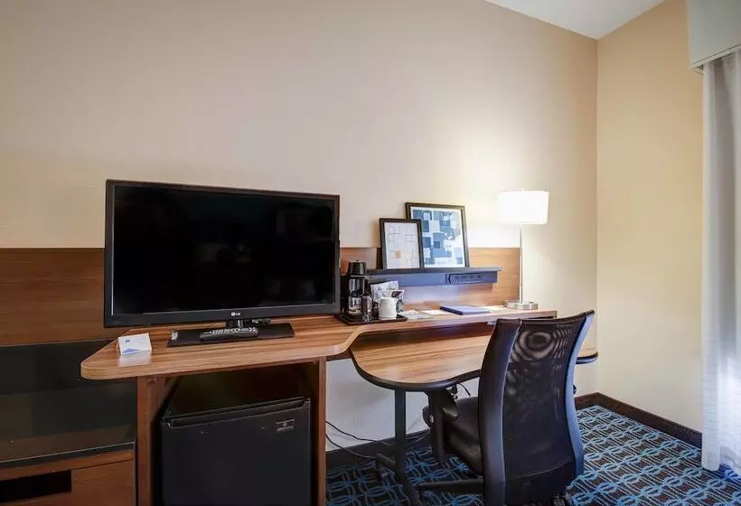هتل Comfort Inn & Suites Green Bay Stadium Area