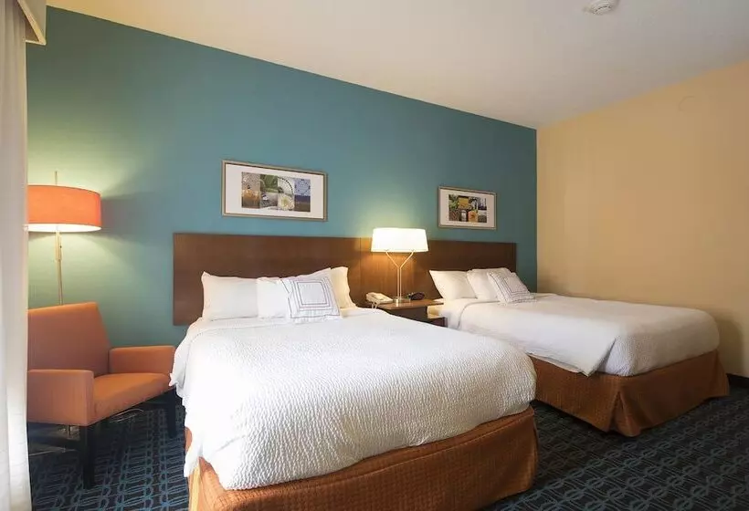 هتل Comfort Inn & Suites Green Bay Stadium Area