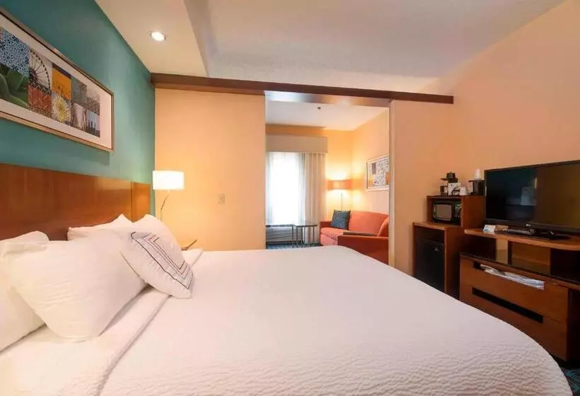 هتل Comfort Inn & Suites Green Bay Stadium Area