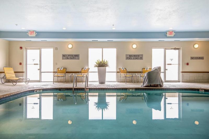 ホテル Comfort Inn & Suites Green Bay Stadium Area