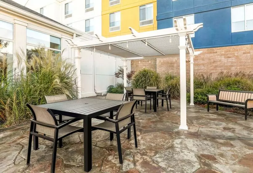בית מלון כפרי Hilton Garden Inn Tulsa South