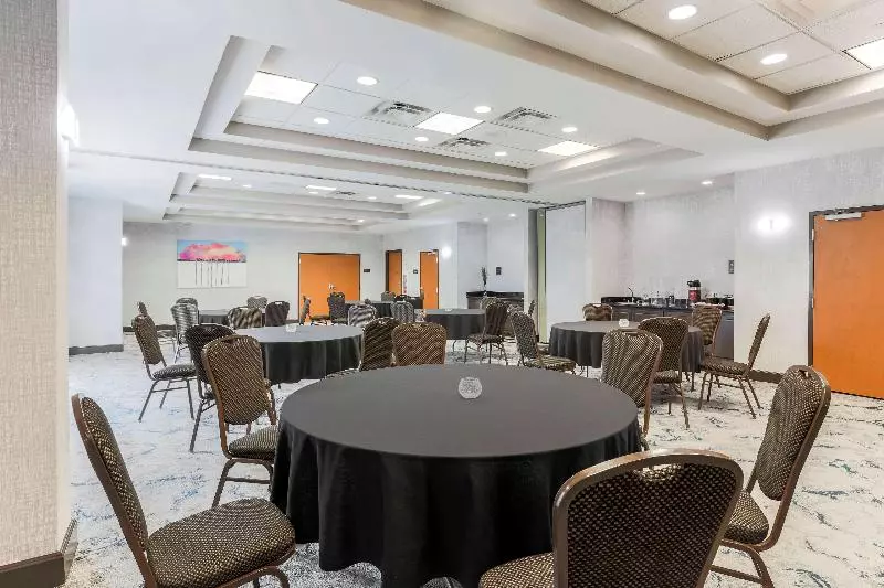 בית מלון כפרי Hilton Garden Inn Tulsa South
