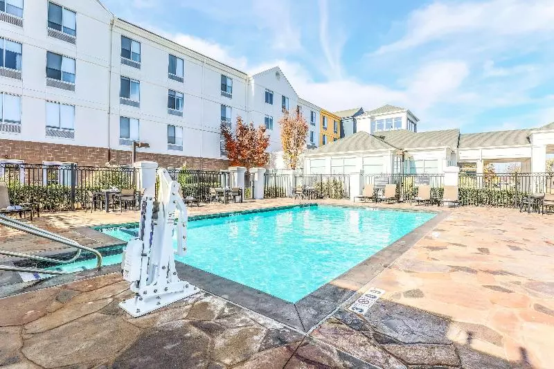 בית מלון כפרי Hilton Garden Inn Tulsa South