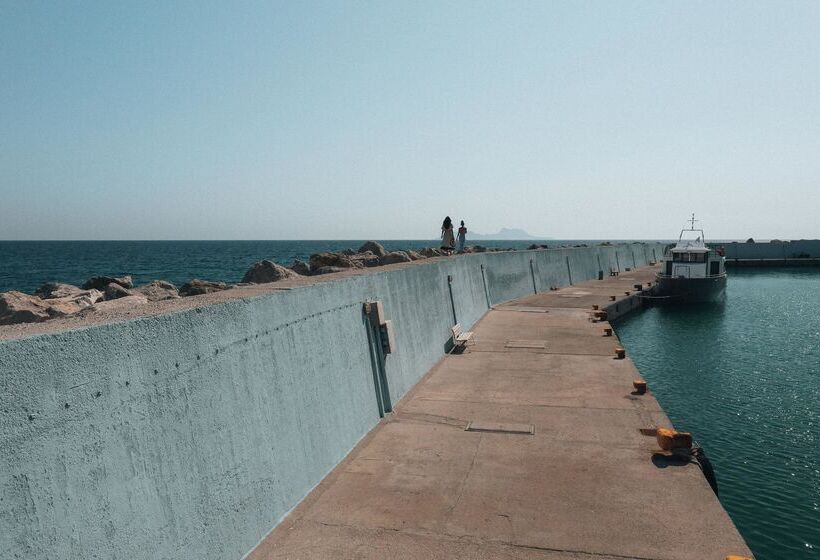 ホテル Paralos Irini Mare