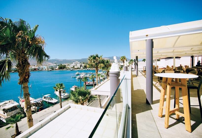 ホテル Kosta Palace