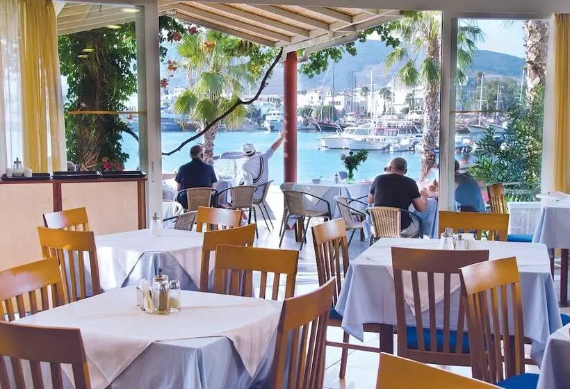 ホテル Kosta Palace