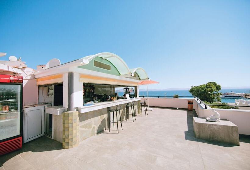 ホテル Kosta Palace