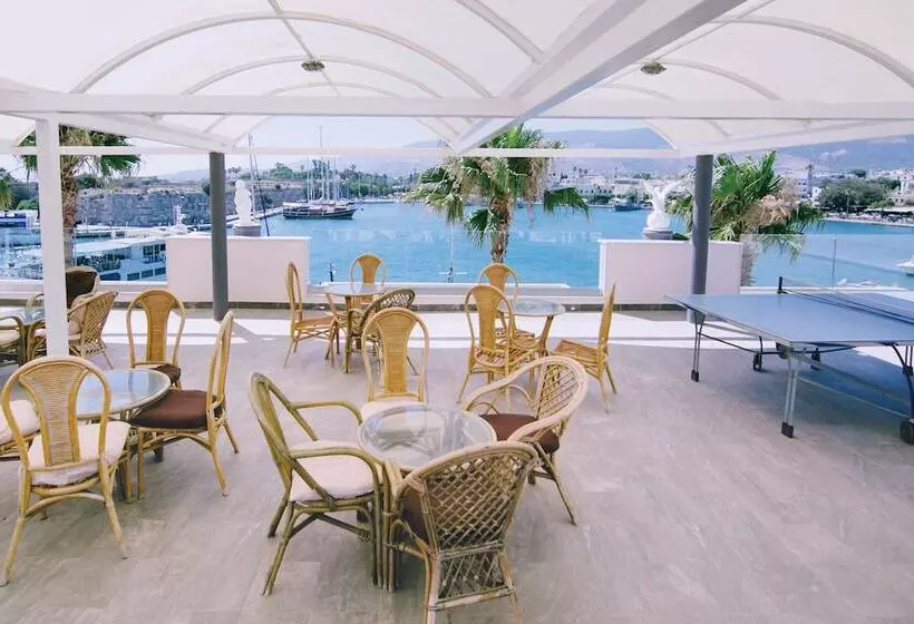 ホテル Kosta Palace