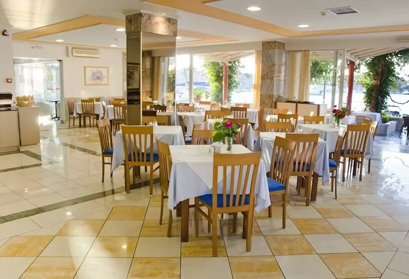 ホテル Kosta Palace