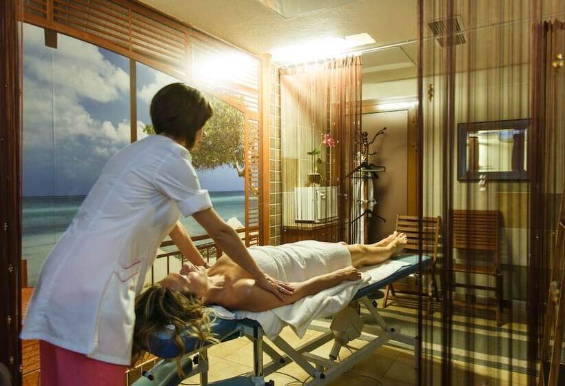 هتل Rocca Al Mare