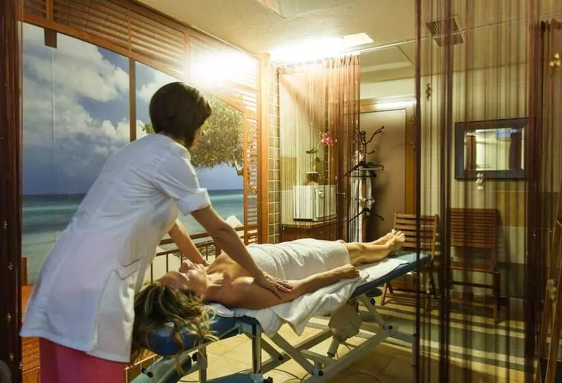 هتل Rocca Al Mare