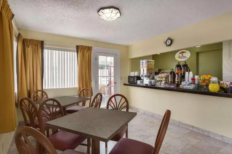 ホテル Super 8 By Wyndham Ridgecrest