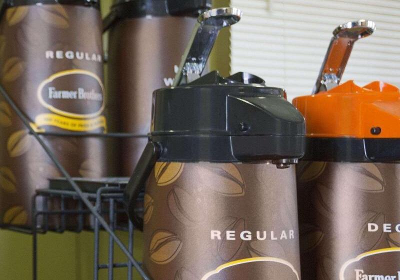 Отель Super 8 By Wyndham Ridgecrest