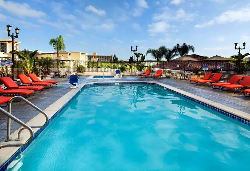 هتل Doubletree Suites By Hilton Anaheim Rsrt Conv Cntr