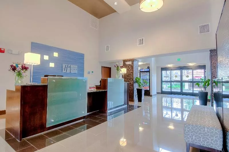 Holiday Inn Express Hotel & Suites Carlsbad Beach, An Ihg