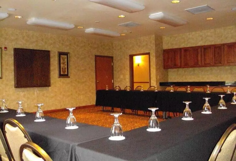 هتل Holiday Inn Express Syracuse Fairgrounds, An Ihg