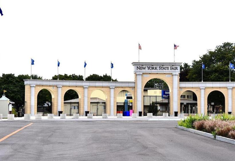 فندق Holiday Inn Express Syracuse Fairgrounds, An Ihg