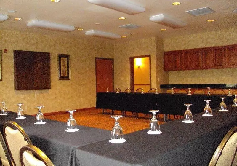 هتل Holiday Inn Express Syracuse Fairgrounds, An Ihg