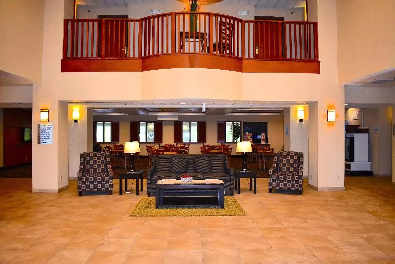 هتل Holiday Inn Express Syracuse Fairgrounds, An Ihg