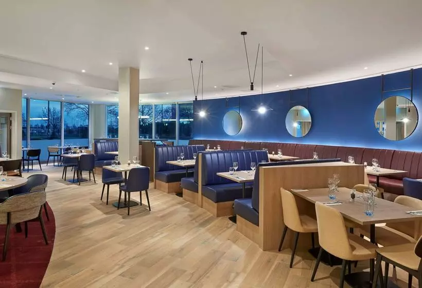 Отель Hyatt Place London Heathrow Airport