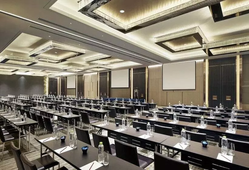 ホテル New World Wuhan