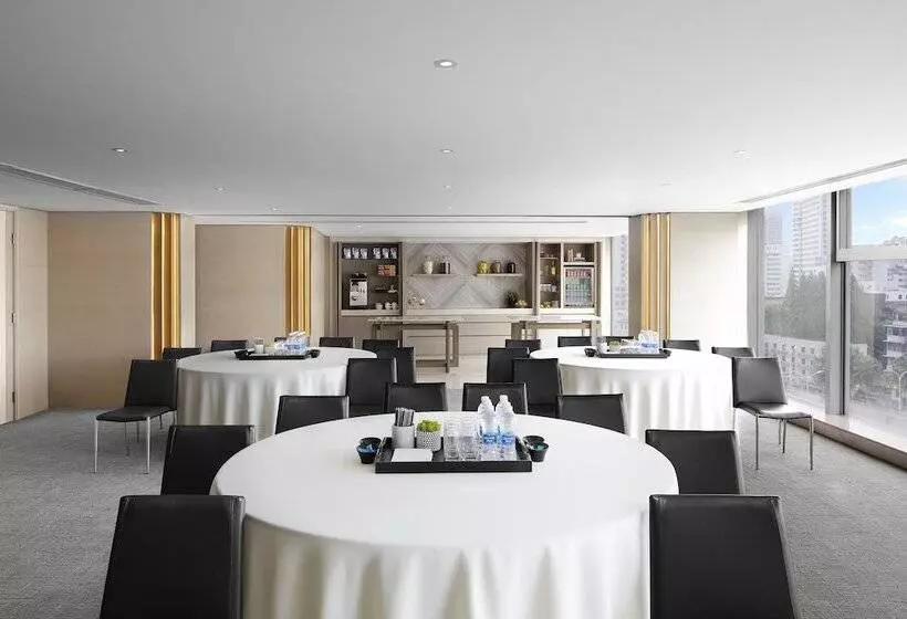 ホテル New World Wuhan