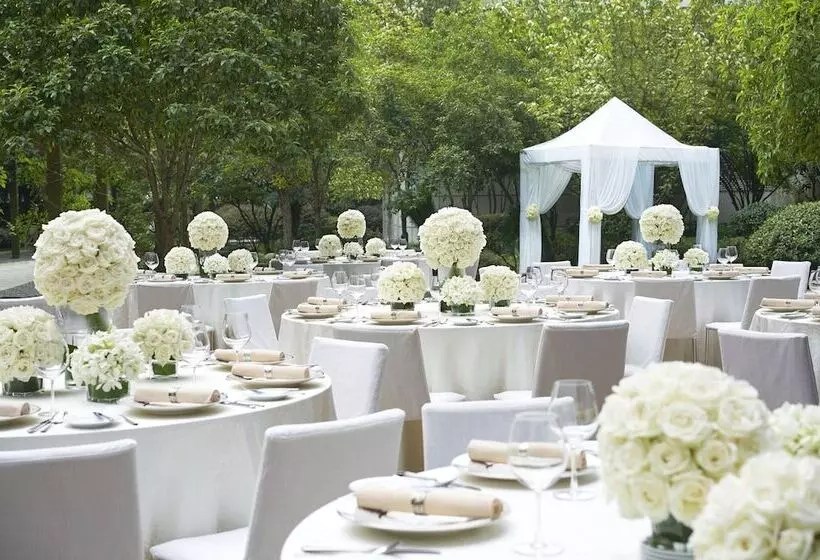 ホテル New World Wuhan