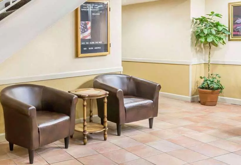 Hotelli Super 8 By Wyndham Knoxville Downtown Area
