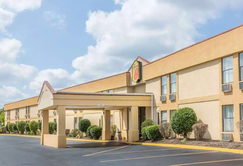 Hotelli Super 8 By Wyndham Knoxville Downtown Area