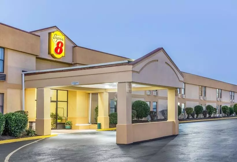 Hotelli Super 8 By Wyndham Knoxville Downtown Area