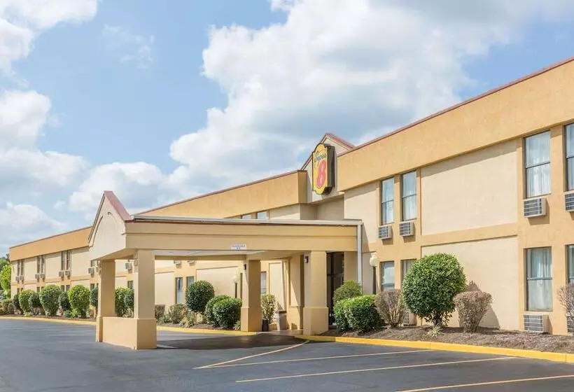 Hotelli Super 8 By Wyndham Knoxville Downtown Area